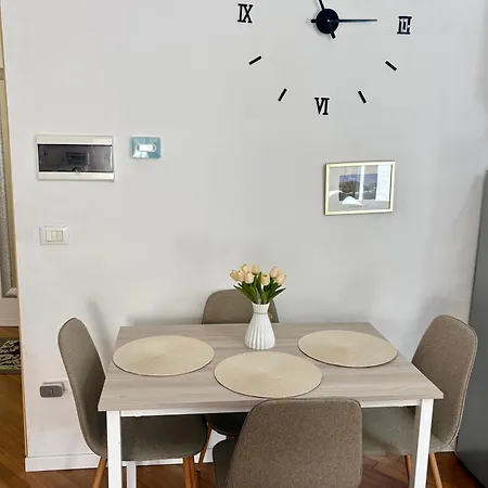 Naisa Apartment Como